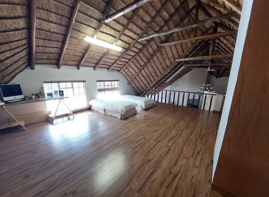 To Let 4 Bedroom Property for Rent in Flamwood North West
